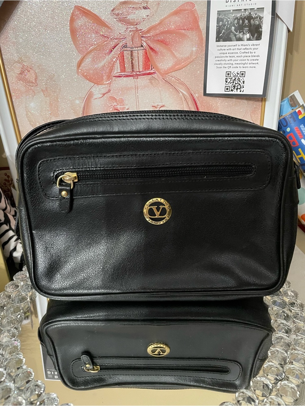 Valentino garavani vintage Les sacs Black Leather travel pouch